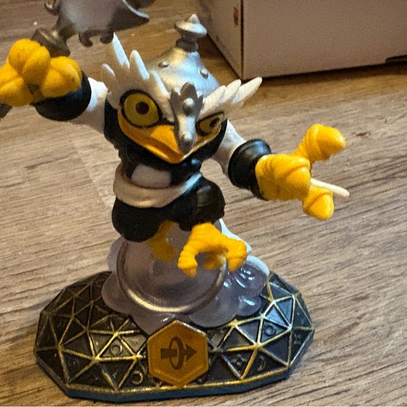 WiiU Skylanders SwapForce Set, with portal and 4 figures. - Picture 4 of 5